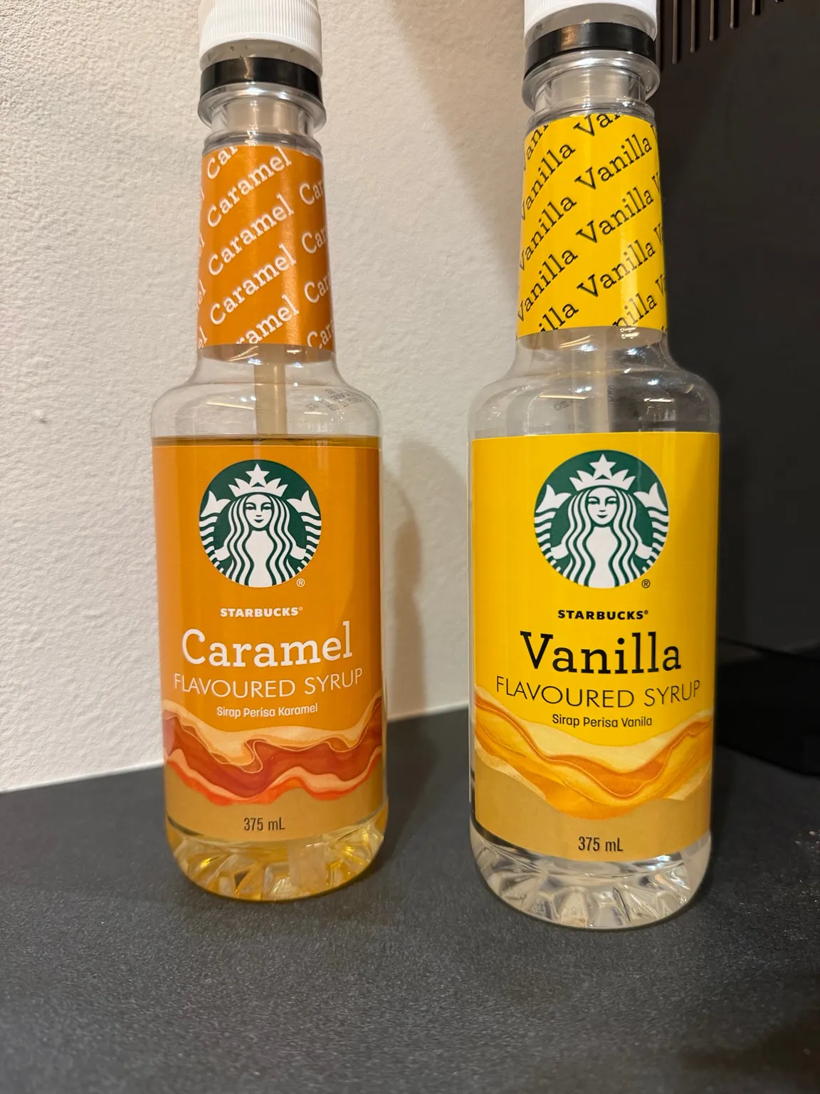 スターバックスのキャラメルとバニラシロップ 各375ml